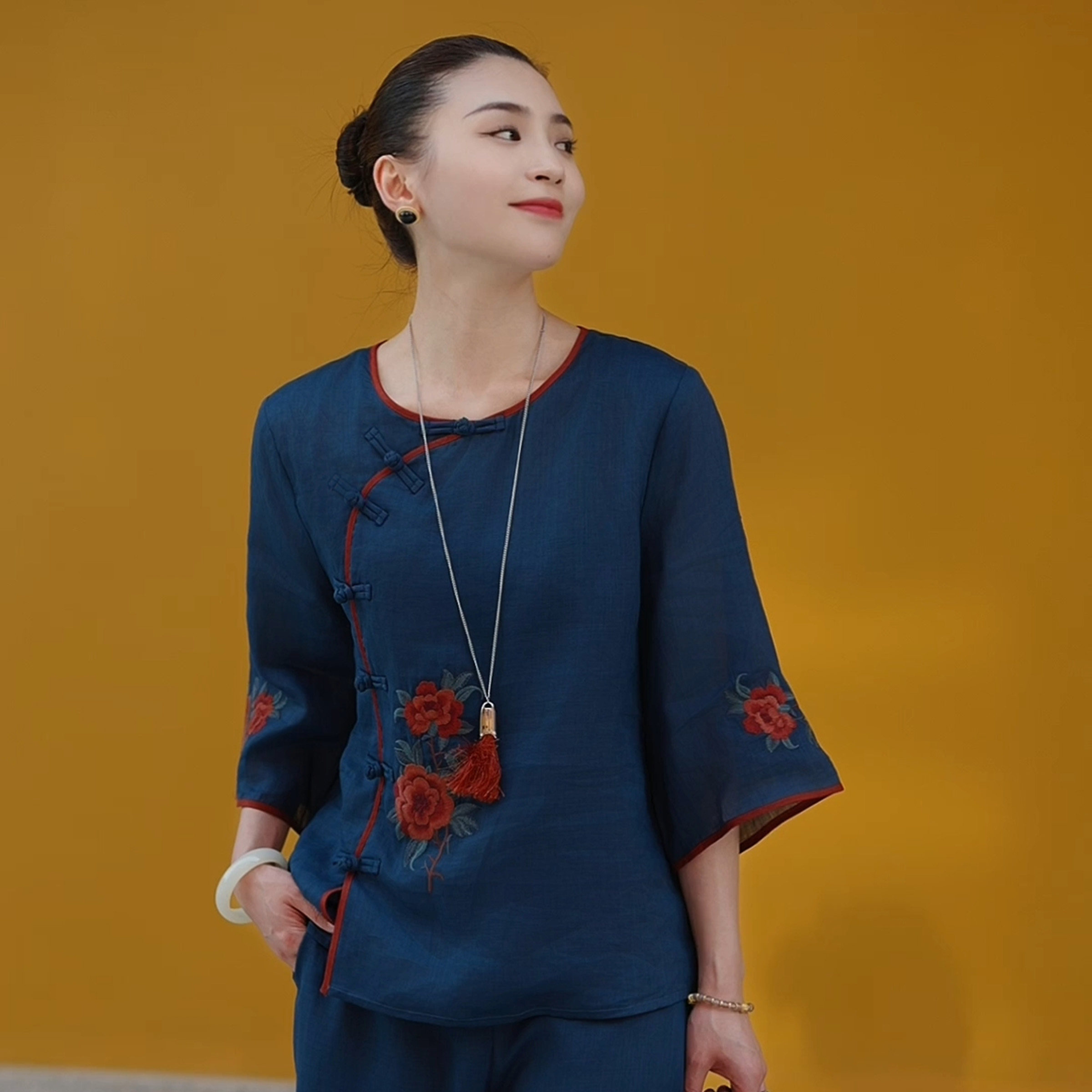 羊在在民族风纯苎麻中式春夏刺绣上衣茶服圆领盘扣小衫宽松YQ1629图片