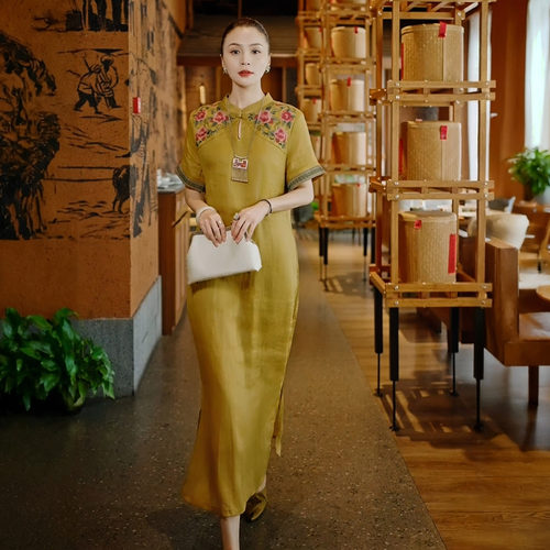 羊在在中式刺绣国风连衣裙修身显瘦气质裙旅游出片改良旗袍YL1869