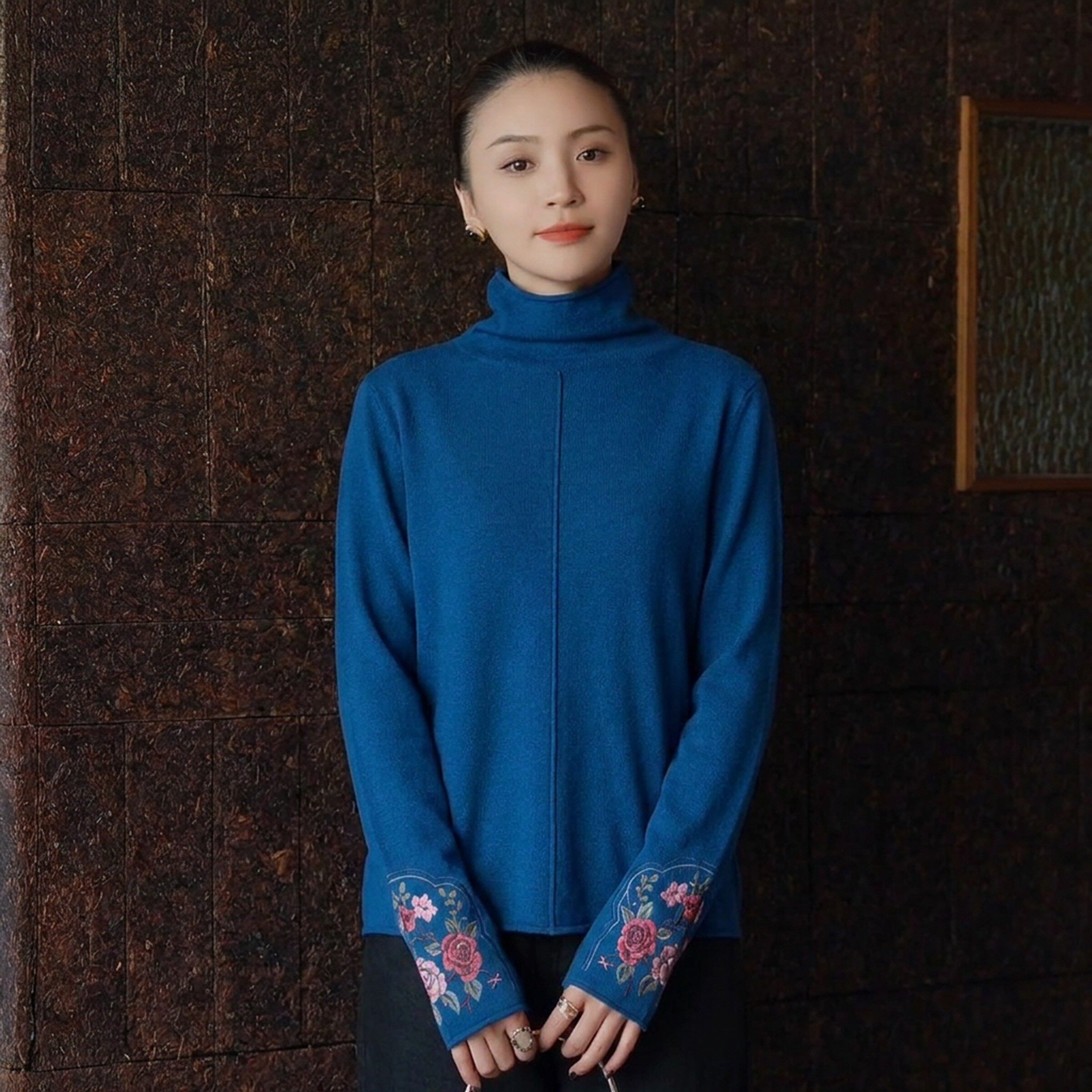 羊在在新中式高领刺绣打底衫女秋冬民族风袖口绣花针织上衣YM2162