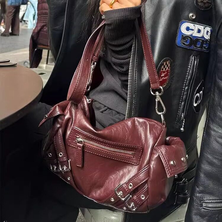 辣妹腋下包复古铆钉朋克机车包小众设计高级感大容量巴黎保龄球包