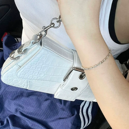 Сумка подмышку, сумка на одно плечо, коллекция 2023, крокодиловый принт