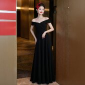 一字肩黑色连衣裙女收腰显瘦纯欲温柔约会气质御姐订婚敬酒中长裙