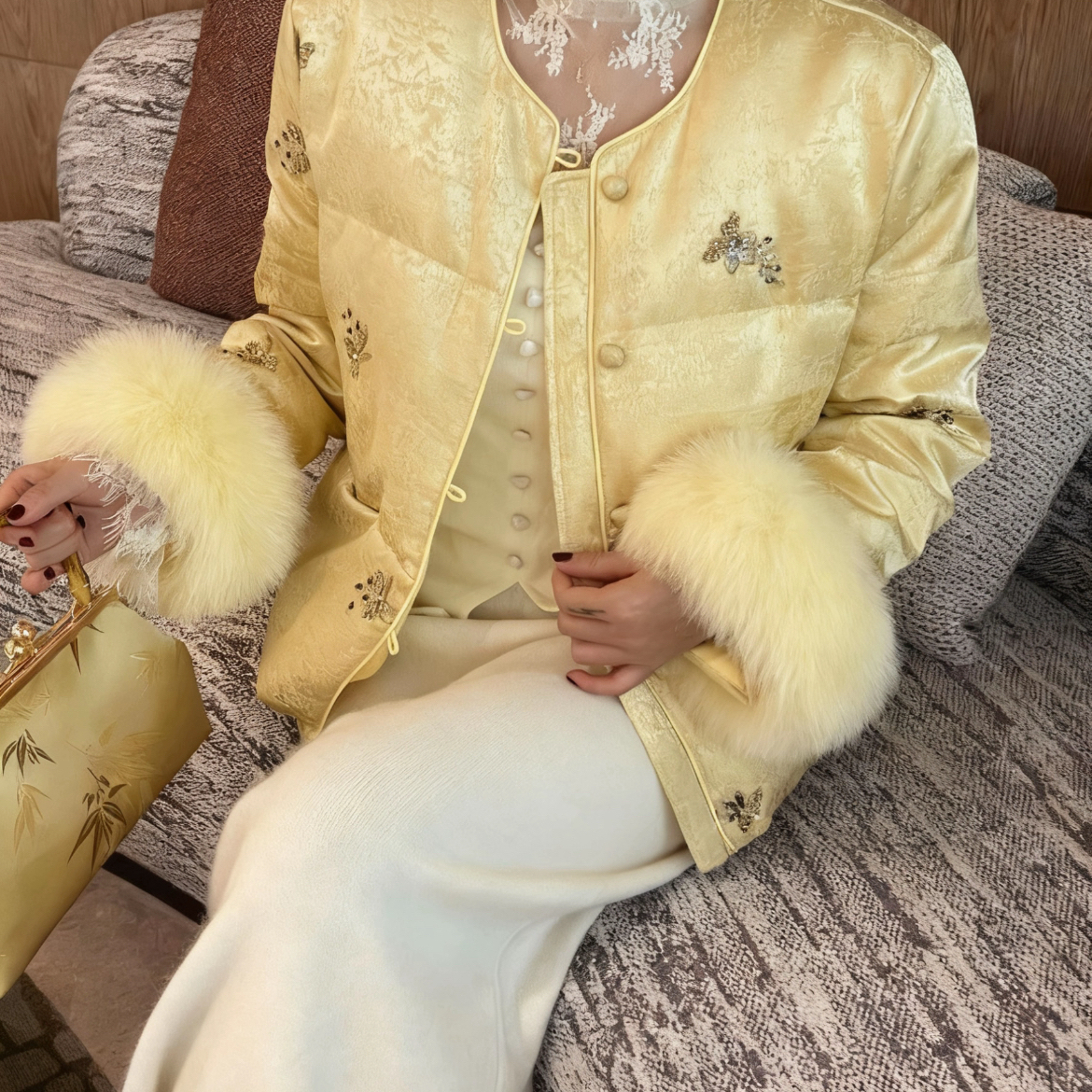 玥儿高端口狐狸毛袖保暖羽绒服外套(配真狐狸毛袖可拆卸)JS-0478