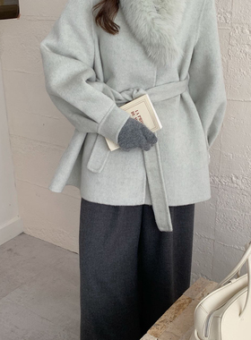 玥儿感羊毛外套(配可拆卸真狐狸毛围脖,腰带)(含70.2羊毛)B1417