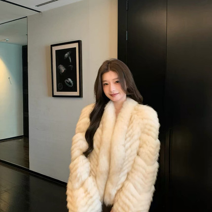 玥儿小众时尚洋气年轻款毛毛保暖皮草外套（含100狐狸毛）SFG5566