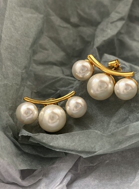 LJW 小众设计气质简约三粒珍珠复古耳钉渐变ins风弧形耳环耳饰女