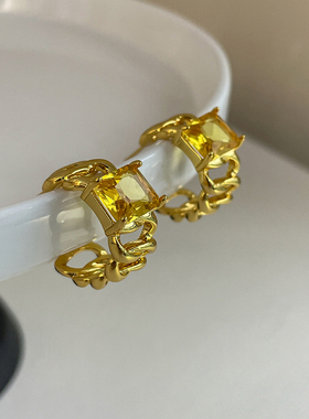 LJW 法式复古高级感金属链条黄色方钻耳钉女小众设计时髦C型耳环