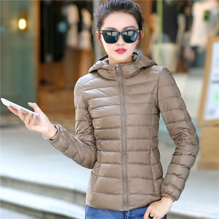 轻薄羽绒服女短款加肥加大码胖MM200斤轻便薄款中老年妈妈特大号
