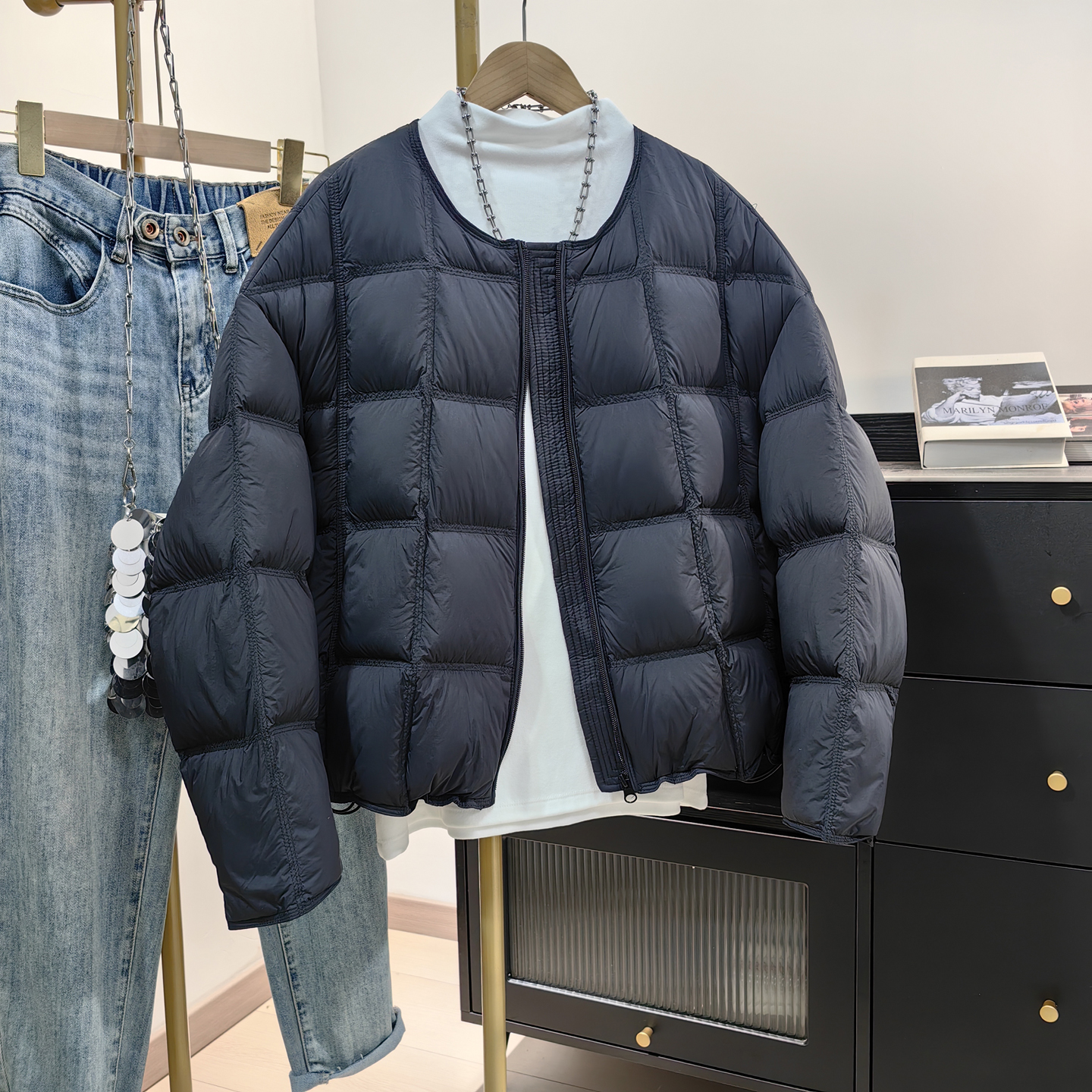 90白鸭绒冬季新款圆领泡芙羽绒服女短款方格轻薄保暖小个子面包服