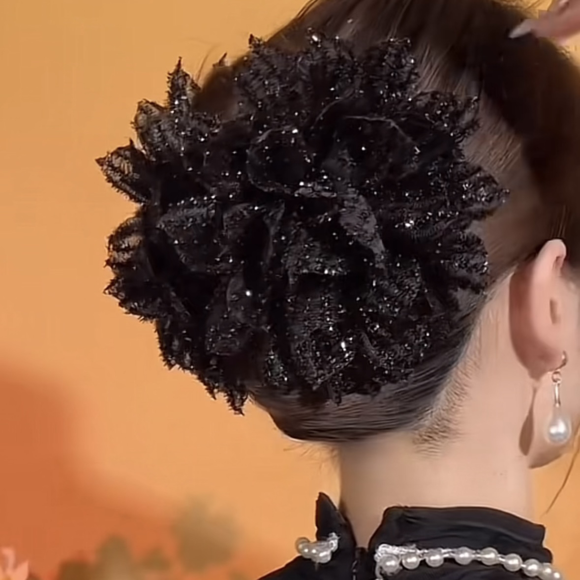 高颜值大号牡丹花朵羽毛夸张抓夹女轻奢增发量气质鲨鱼夹蓬松头花