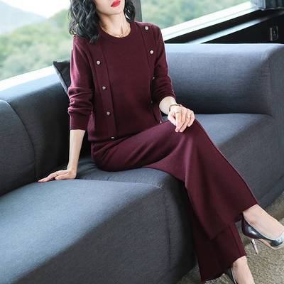 中年妈妈秋装休闲运动套装2025新款中老年女装贵夫人洋气针织上衣