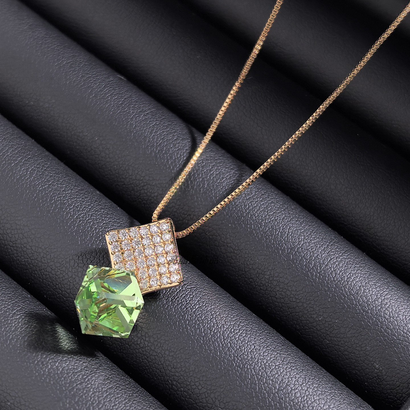 奥地利进口方糖水晶锁骨链韩版简约红色几何项链送女朋友生日礼物