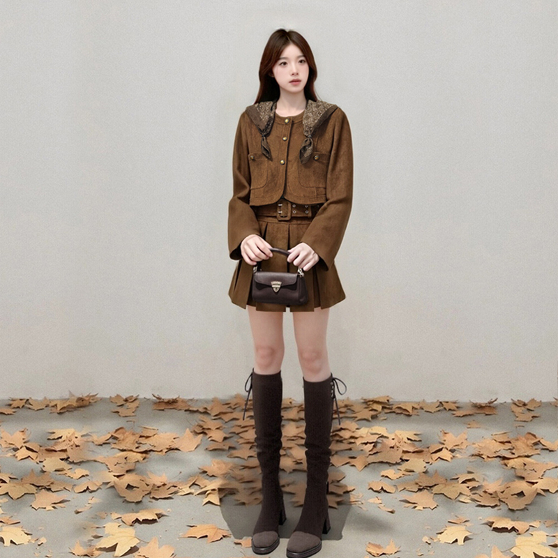 2025秋冬气质套装设计感小香风复古丝巾披肩麂皮绒短款外套百褶裙
