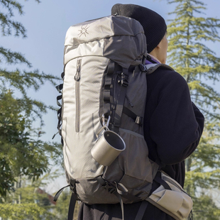 杉木山装徒步背包轻便男款登山大容量40升背负系统户外双肩包女