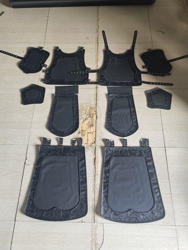 黑色皮革甲胄甲衬红色花纹皮革盔甲底衬带独立甲片层全套皮带