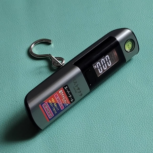 日本50kg便携手提称迷你电子秤行李秤内置卷尺便携快递称卖菜秤