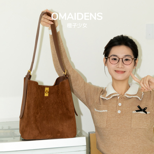橙子少女美式复古风麂皮托特包女2025新款秋冬通勤大容量水桶包