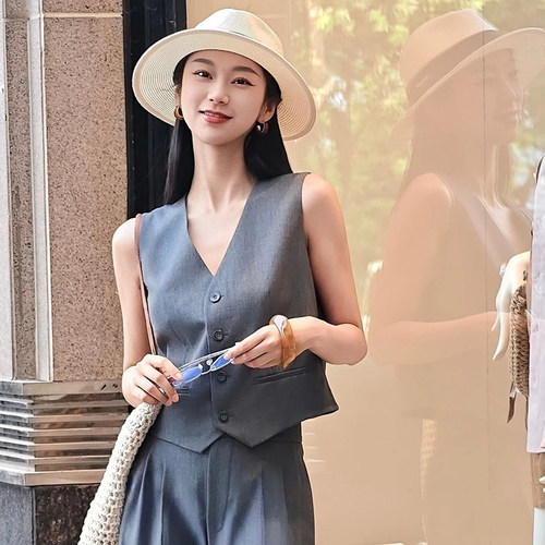 正品哥家新2025春夏新款气质修身显瘦V领短款无袖西装马甲女上衣