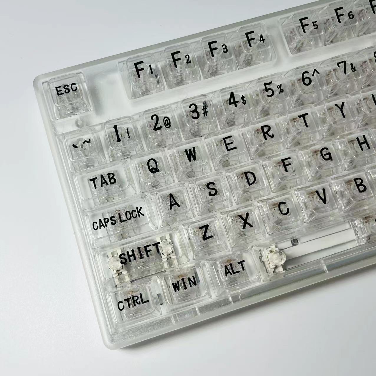 无线三模静音机械键盘RGB下灯位