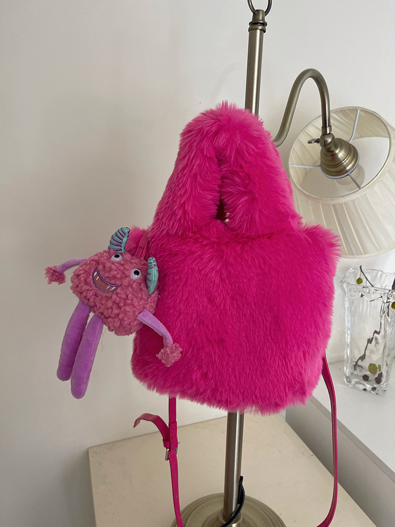玫红色手提包小怪兽毛茸茸包