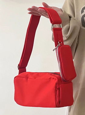 红色休闲吐司包2026新款夏季枕头斜挎小方包女小众百搭单肩腋下包
