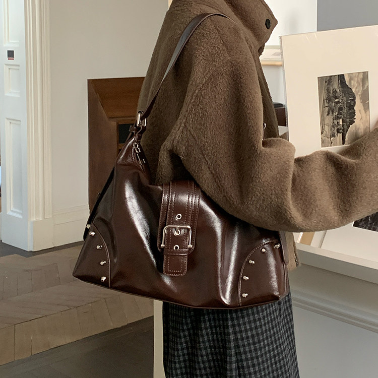 小众通勤百搭复古质感铆钉腋下包2025新款百搭手提单肩斜挎包潮,箱包皮具/热销女包/男包,单肩包,淘宝优惠券,粉丝福利购,淘宝优惠卷