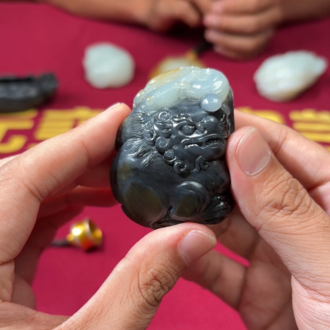 崔博玉雕大师专场青花籽料狮狮如意