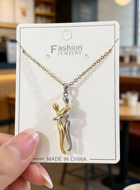 跨境太钢气质拥抱项链创意小人情侣饰品锁骨链时尚双手怀抱项饰