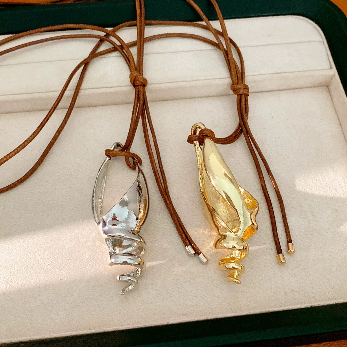 金属风皮绳海螺项链冷淡风个性小众夸张毛衣链高级感轻奢项饰