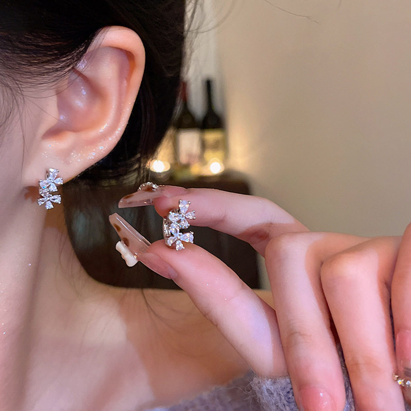 镀白金精致微镶锆石蝴蝶耳扣耳钉女轻奢小众高级感花朵耳环耳