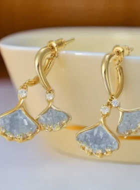 蓝色水晶银杏叶耳环女2024新款潮轻奢高级感小众设计气质百搭耳饰