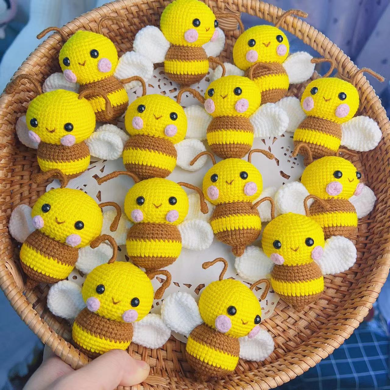 成品手工钩织小蜜蜂挂件钥匙毛线扣玩偶毛线编织包挂件生日礼物
