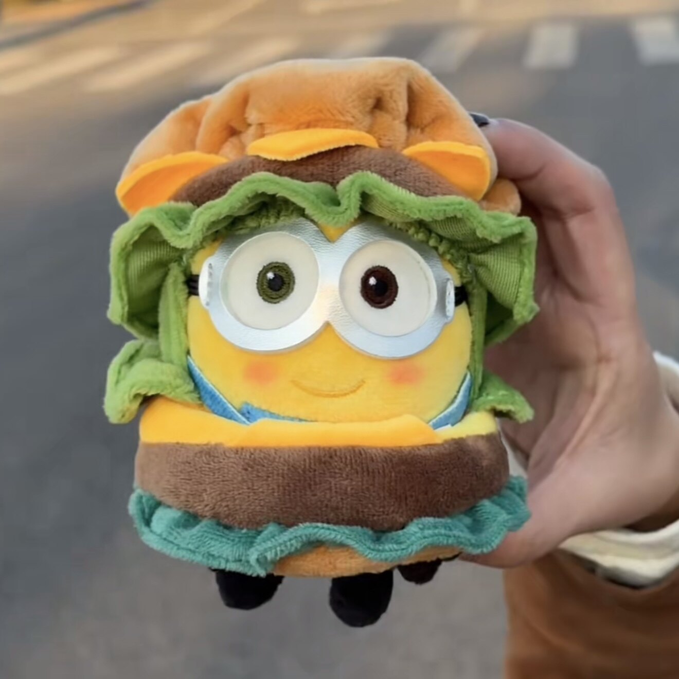 正版汉堡包小黄人鲍勃毛绒公仔包包挂件可爱玩偶包饰钥匙扣礼物