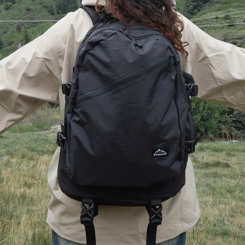 INTHESOUTH新款轻便双肩包男潮牌大容量休闲大学生书包女旅行背包