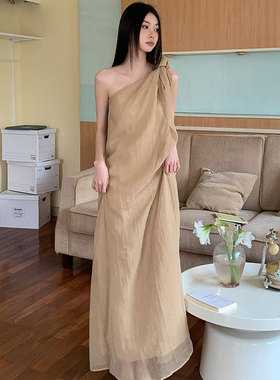 连衣裙女设计感小众新中式黄色扭结斜领新中式宽松长款露肩裙子夏