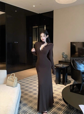 御姐风复古棕红色长袖连衣裙女新年战袍修身收腰显身材气质长裙子