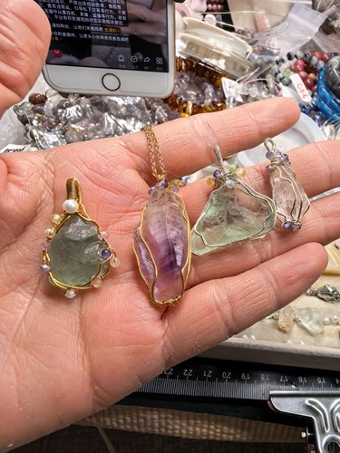 1.2已出 手工绿萤石骸骨闪灵吊坠绕线锁骨链情侣闺蜜礼物 单个价