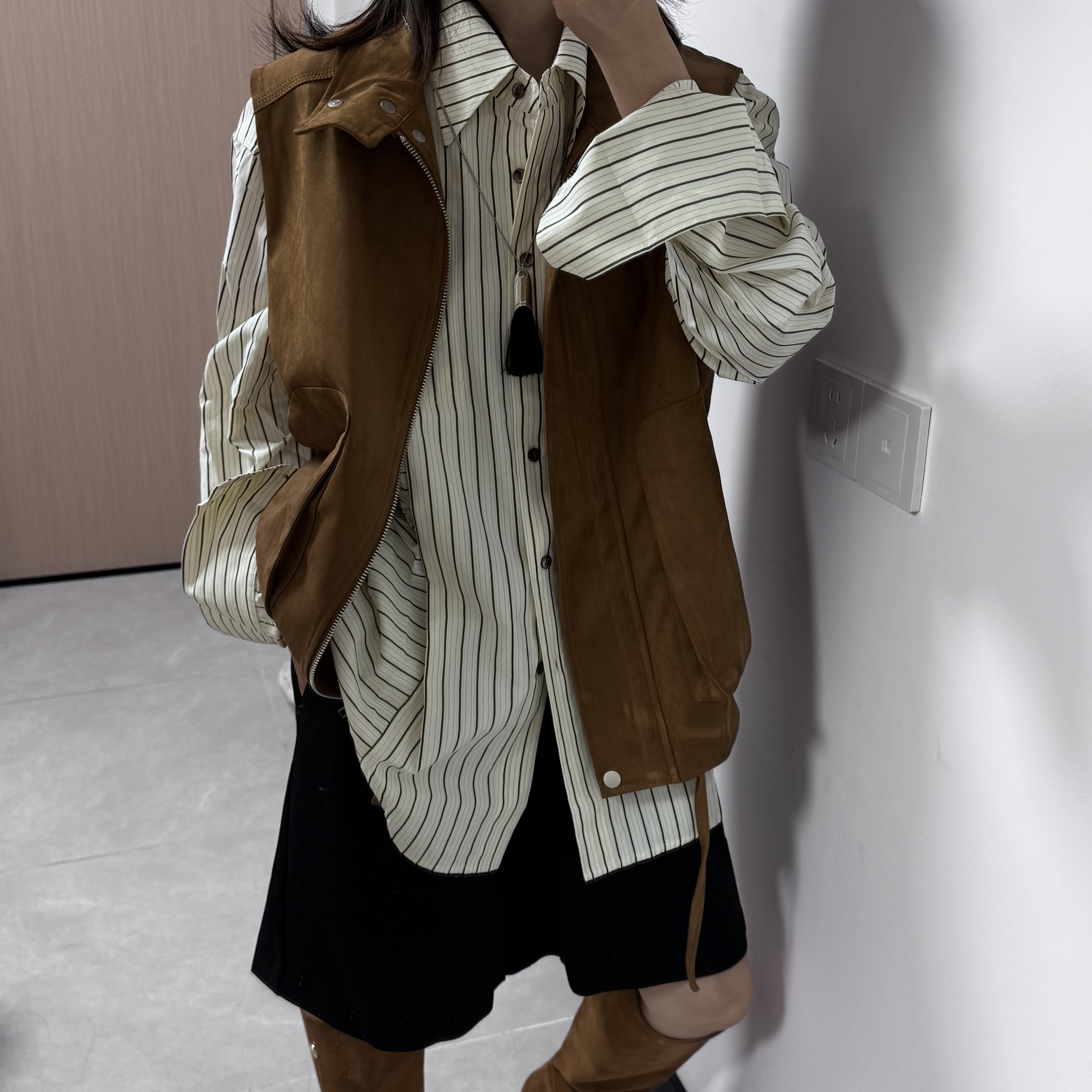 欧洲站2025秋新复古鹿皮绒软软的休闲立领大口袋慵懒风马甲女上衣