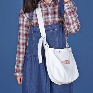 PHIUM慵懒风帆布斜挎包