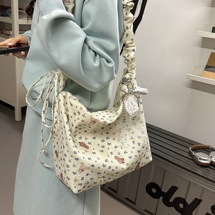 5.8花曦家新品 设计感大学生女单肩斜挎包2025大容量补课托特挎包