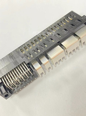 10114492-004LF  连接器