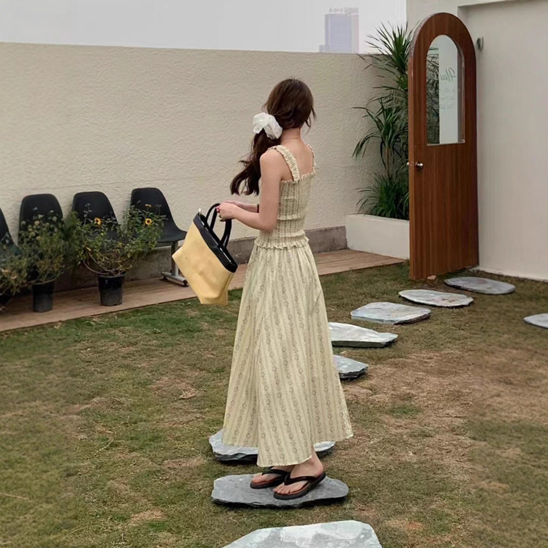 女装2026夏季十三行新款东大门度假风收腰碎花连衣裙荷叶边背心裙