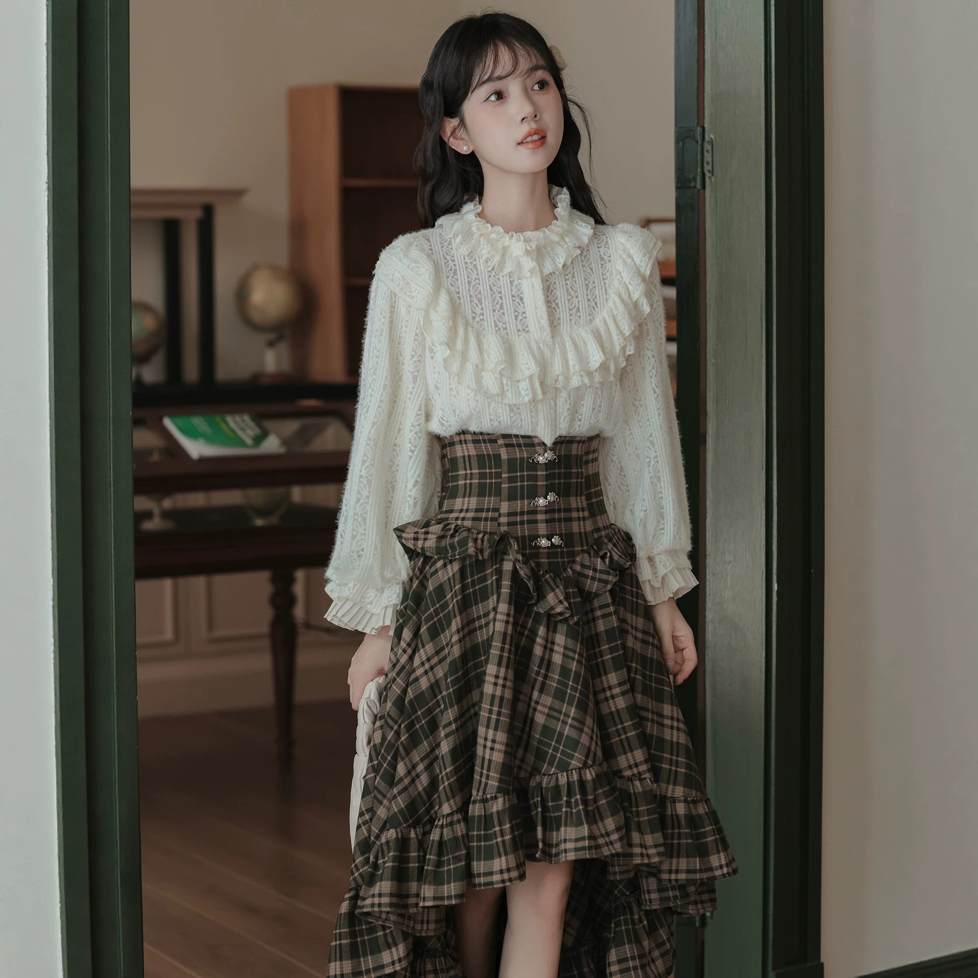 女装2026秋冬十三行新款法式甜美复古宫廷加厚磨毛蕾丝灯笼袖衬衫