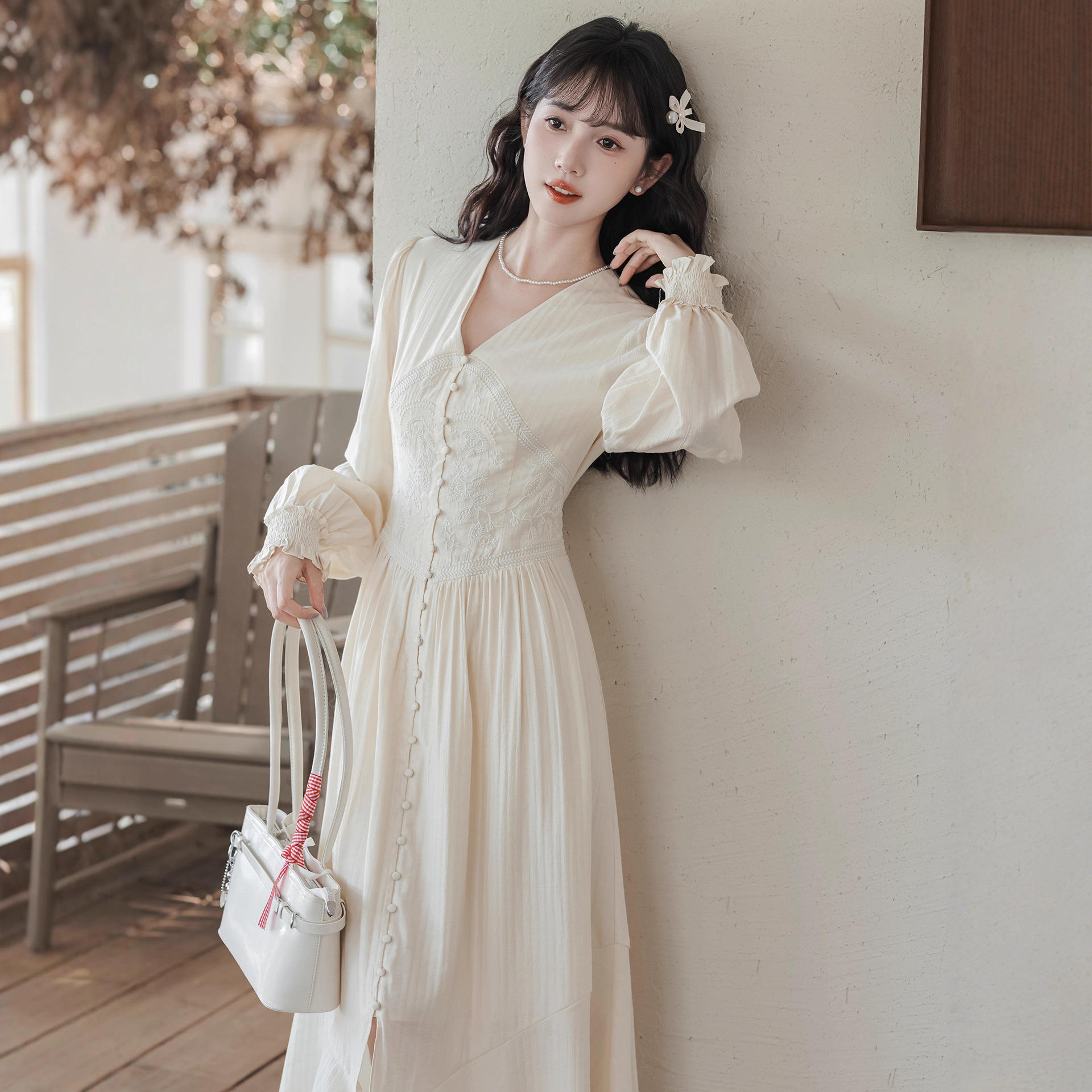 新款 女装2025春秋十三行法式连衣裙V领长袖重工刺绣复古气质长裙