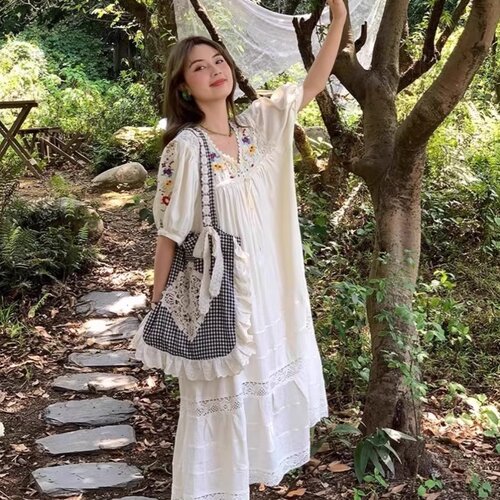 特大码300斤胖mm复古法式刺绣连衣裙女夏季温柔风宽松V领过膝长裙