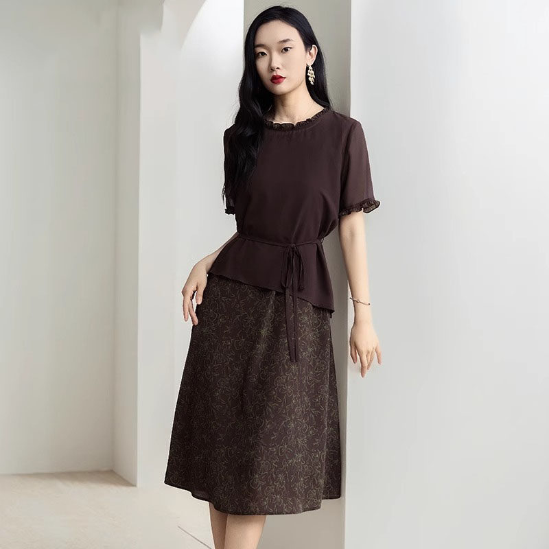 2025夏新款优雅气质度假风长裙收腰气质小衫+碎花背心裙子两件套