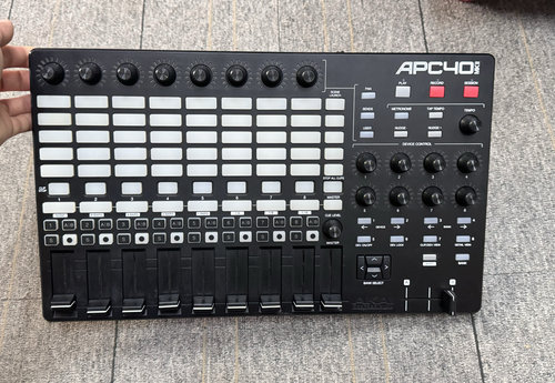 二手原装雅佳AKAI APC40MK2酒吧VJ控台大屏视频灯光舞曲编辑