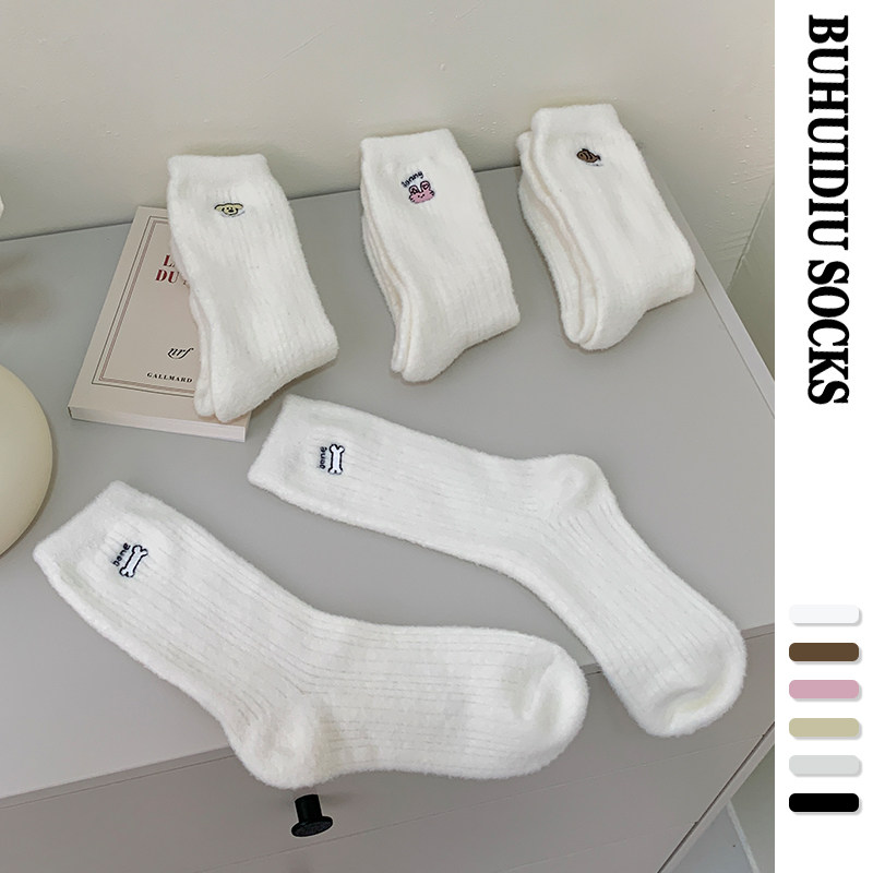 不会丢的袜子 刺绣卡通仿貂绒中筒加厚日系白色可爱勃肯鞋搭配袜