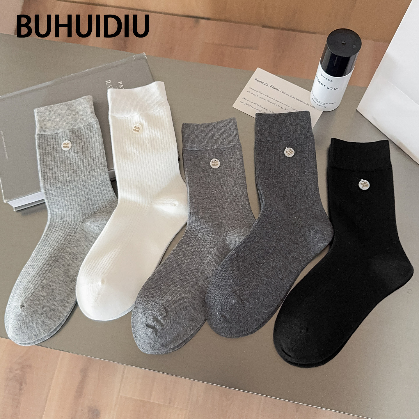 袜子miu风纽扣中筒袜女款春秋季