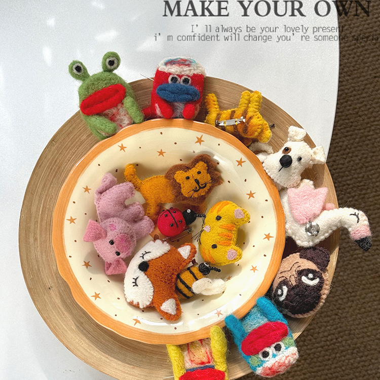 出口日韩羊毛毡小老虎狮子胸针